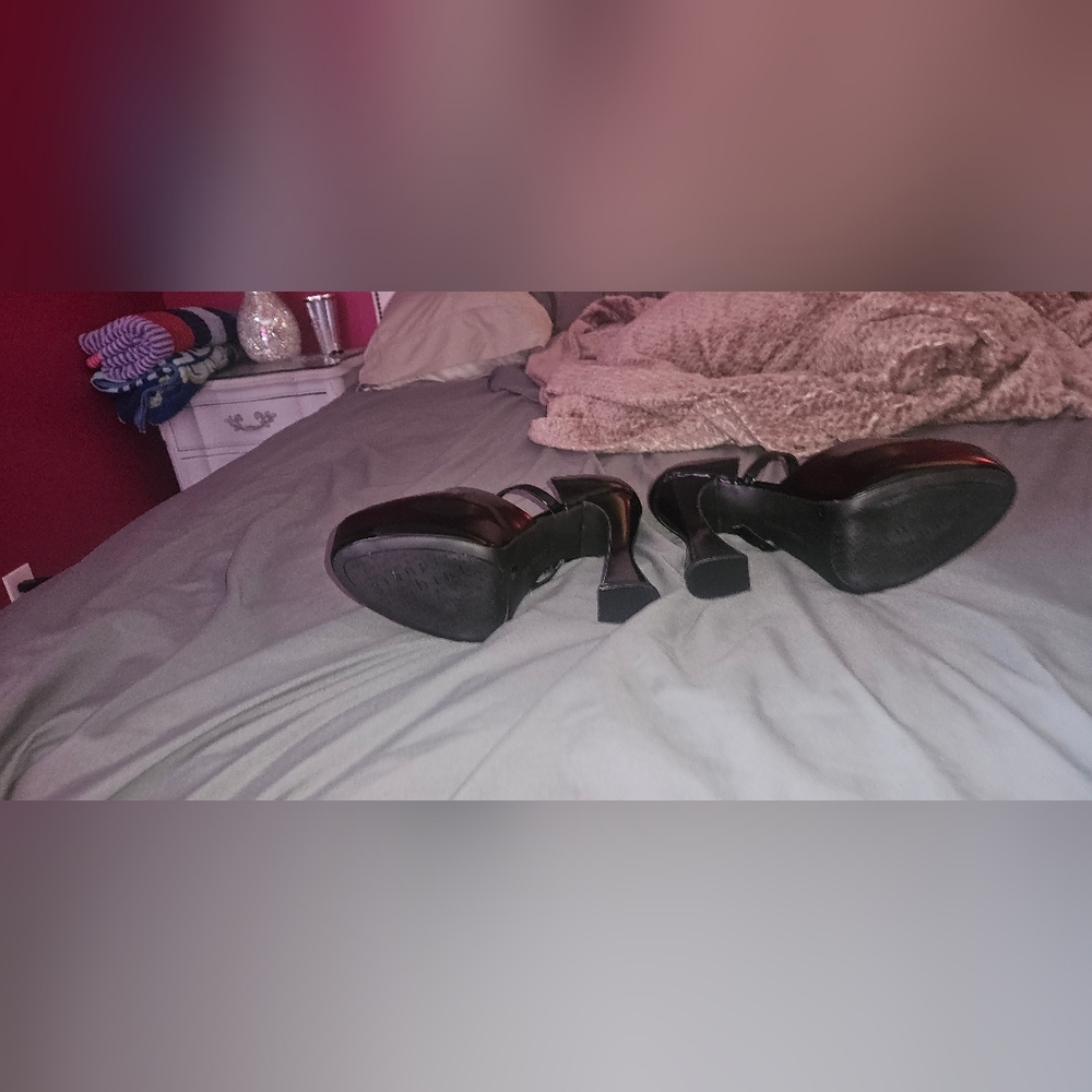 Platform heels - Picture 2 of 4